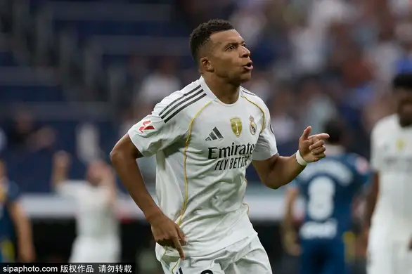 意甲焦点战前瞻：AC米兰vs那不勒斯阵容解析及比分预测